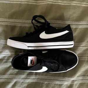 Nike Womens Canvas Court Legacy